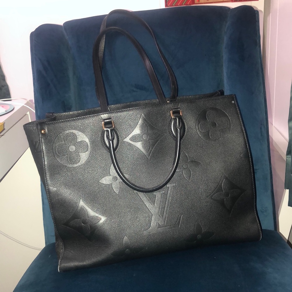 Black Tote - missing one of the corner hardware pieces